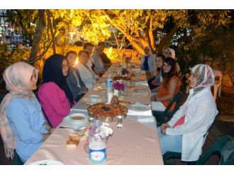 Fethiyeliler Komşularıyla İftar Yaptı