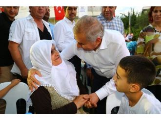 Binlerce Kişi İftarda Buluştu