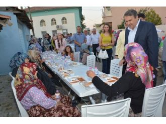 Yunusemre Belediyesi İftar Sofrası Karaali’de Kuruldu