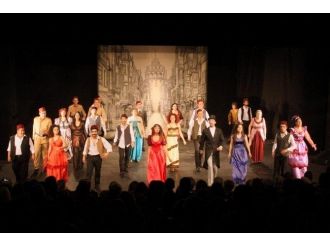 Alanya Belediye Tiyatrosu, 35 Temsille Rekor Kırdı