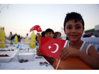 İhh’dan Ramazan’da 3 Bin Yetime İftar