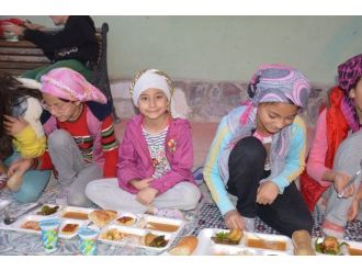 Çocuklardan İftar Yemeği