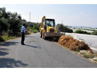 Erdemli Belediyesi’nden Sera Temizliği