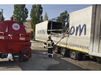 Tır Dorsesinde Yangın Çıktı