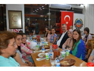 Karacabey Belediyesi’nden Yetim Çocuklara İftar