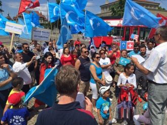 Çin’in Uygur Halkına Zulmü Bern’de Protesto Edildi