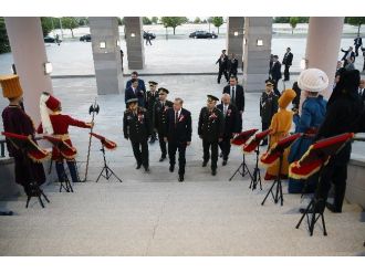 Cumhurbaşkanı Erdoğan, Muhafız Alayı Sancak Devir Teslim Törenine Katıldı