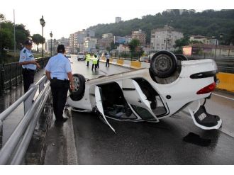 Hastaneye Giderken Kaza Geçirdiler: 3 Yaralı