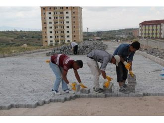Cevher Dudayev Mahallesi’nde Yol Düzenleme Çalışmaları Sürüyor