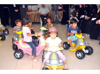 Çadır Kentteki Engelli Miniklere Şarzlı Oyuncak Dağıtıldı