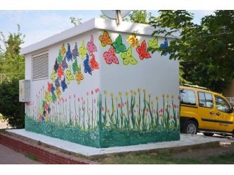 Kuşadası’nda Trafolar Renkleniyor