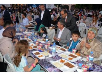 İhh’dan Kütahya’da 2 Bin 500 Kişiye İftar