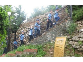 Minik Zabıtalar, İzmit Turunda