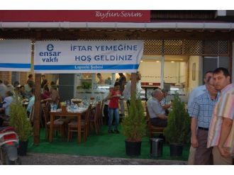 Lapseki Ensar Vakfı İftar Verdi