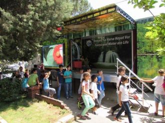 Orman Tırında 3 Boyutlu Film Gösterimi