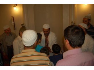 Dünya Birincisi Hafız Lapseki’de Teravih Namazı Kıldırdı