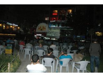 Açık Hava Filmlere İlgi Yoğun