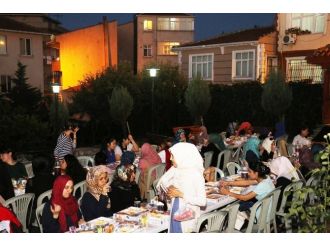 İslam Dünyasından Kız Öğrenciler Eyüp’te İftarda Buluştu
