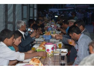 Erciş Belediyesi İftar Vermeye Devam Ediyor