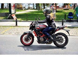 Kadın Hakları Ve Şiddete Dikkat Çekmek İçin Motosikletiyle Türkiye’yi Dolaşıyor