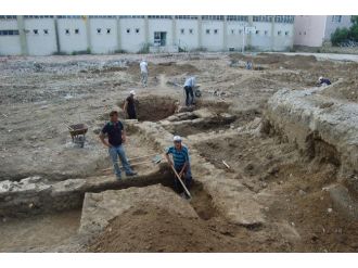 Okul Binasının Temelinden Kümbet Mezarlar Çıktı