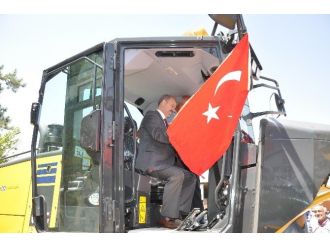 Muş Valisi Büyükersoy, İş Makinelerini Yakanları Lanetledi