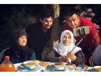 Selfie Modasına Büyükanneler De Uydu