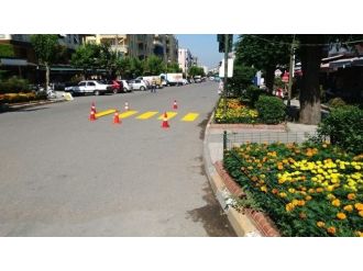 Salihli’de Yaya Geçidi Çizgileri Yenileniyor