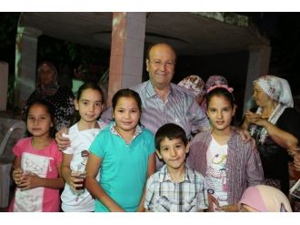 Başkan Özakcan İftar Sofralarında Vatandaşlarla Buluşuyor