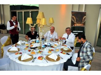 İşadamı Erdoğan, Basın Mensupları İle İftarda Biraraya Geldi