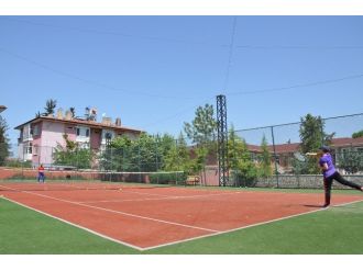 Yaz Spor Okullarında Gençlerin Gözdesi Tenis