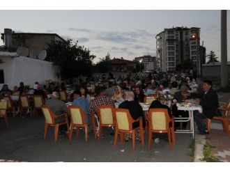 Belediyeden Yukarı Kayabaşında İftar Yemeği