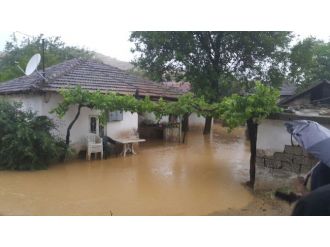 Yağmurlar Dere Yatağını Taşırdı