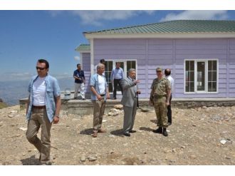 Vali Kahraman Ergan Dağı Kayak Merkezinde İncelemelerde Bulundu