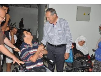 Engellilere Tekerlekli Sandalye Dağıtıldı