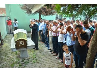 Plajda Ölü Bulunan Gençlerin Cenazesi Defnedildi