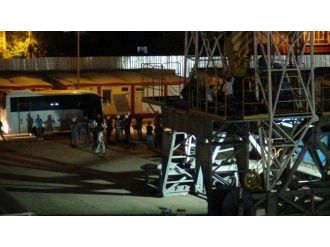 İşçiler Kuleye Çıkarak Eylem Yaptı