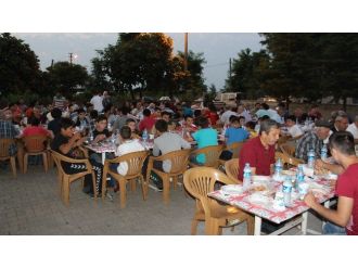 Cami Derneğinden İftar Programı