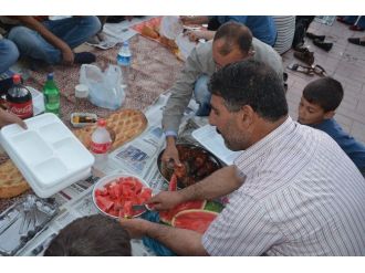 Erciş Belediyesi’nden İftar Programı