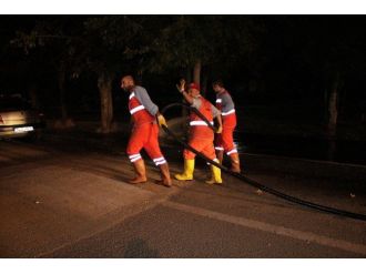 Diyarbakır’ın Caddeleri Köpüklü Suyla Yıkanıyor