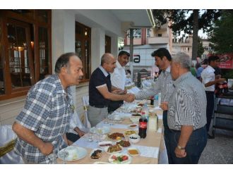 Başkan Kara İftarda Muhtarlarla Bir Araya Geldi