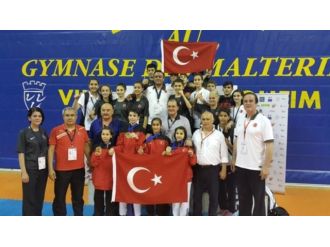 Altın Kız Göğsümüzü Kabarttı