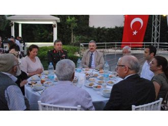 Aydın Valiliği Şehit, Aileleri Ve Gazilere İftar Yemeği Verdi