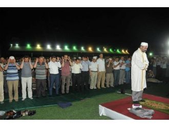 Çan Şehir Stad’ında Teravih Namazı