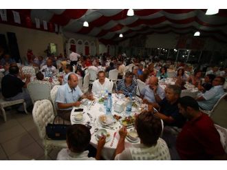 Bayraklı Belediyesi’nden İftar Yemeği