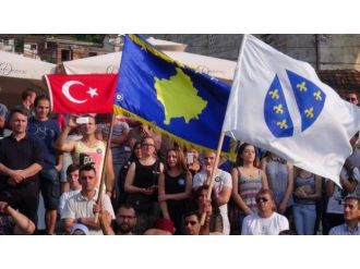 Kosova Srebrenitsa İçin Yürüdü