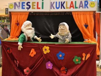 Kukla Gösterisi Piazza’yı Şenlendirdi