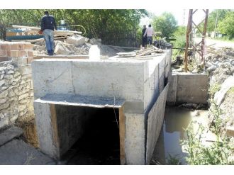 Köprü, Menfez Ve Taş Duvar Çalışmaları Devam Ediyor