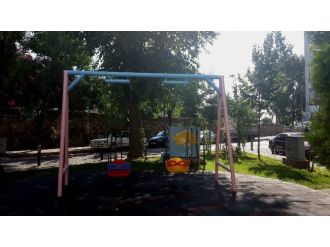 Efeler’de Parklar Renkleniyor