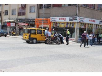 Tavşanlı’da Ticari Taksi İle Motosiklet Çarpıştı: 1 Yaralı